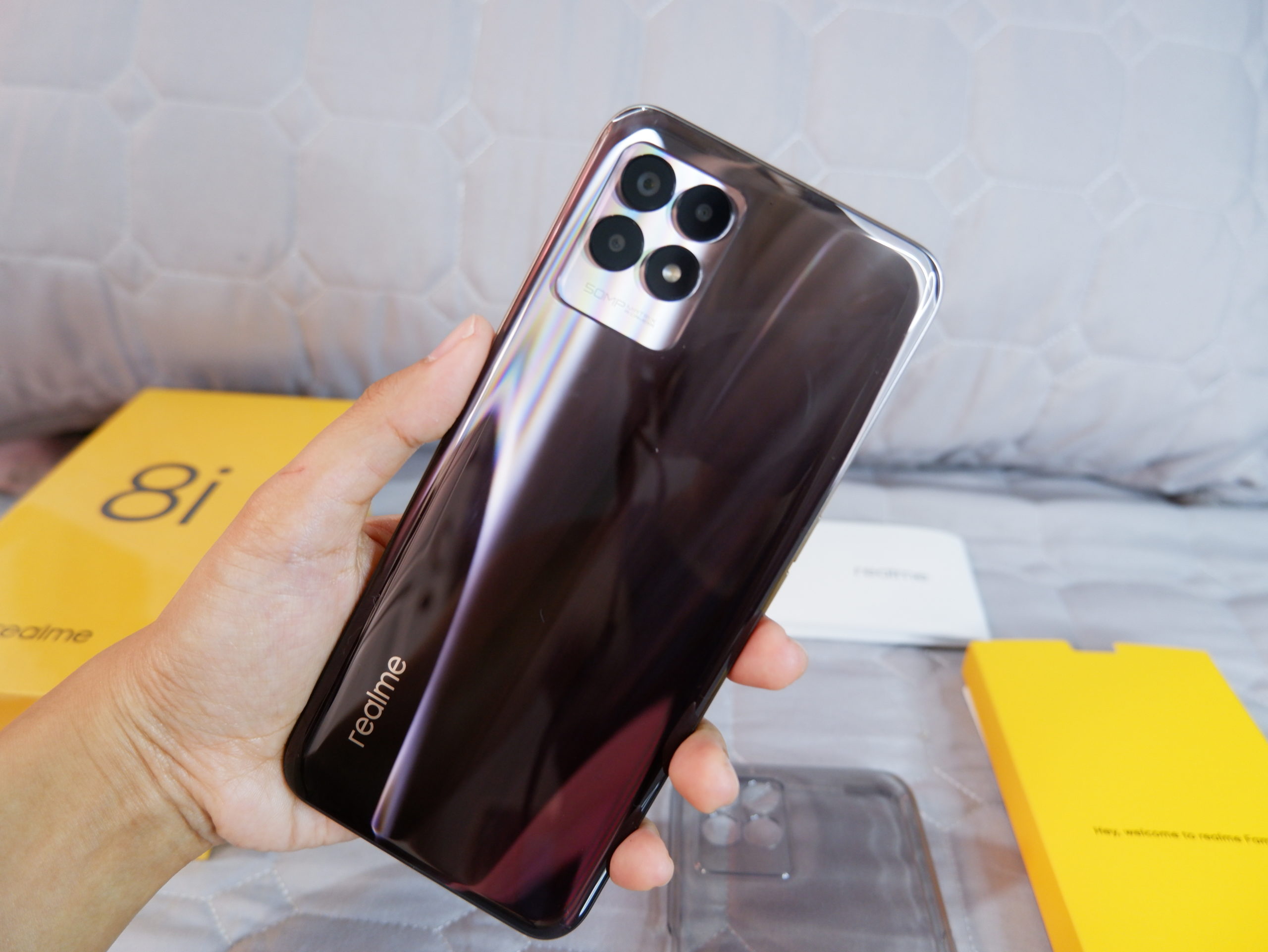 realme 8i Unboxing, First Impressions, First Camera Samples